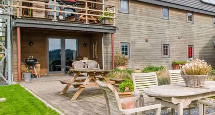 Green Hillside Apartment-petit Wilogne