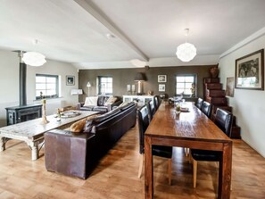 Apartment | Dining