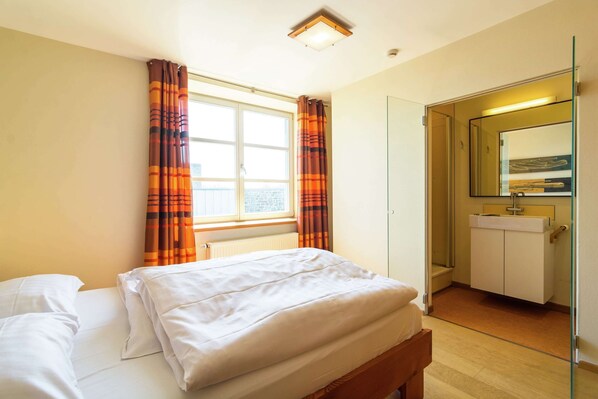 Cottage | 11 bedrooms, individually furnished, bed sheets - Group Cottage in Sourbrodt (Waimes)