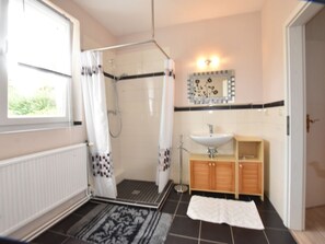 Apartment | Bathroom - Geraeumige Ferienwohnung an der Ostsee (Carinerland)