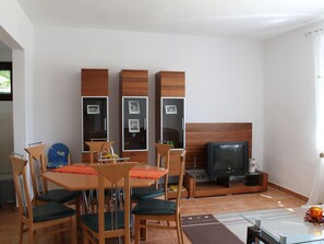 Apartment | Dining - Geraeumige Ferienwohnung an der Ostsee (Carinerland)