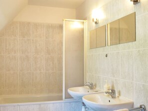 Villa | Bathroom - Stupna Holiday Home With Garden (Vidochov)