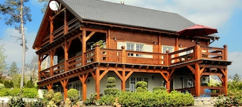 Affluent Chalet in Septon with Whirlpool, Sauna, Hot Tub