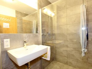 Apartment | Bathroom | Towels