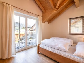 2 bedrooms, individually furnished, cribs/infant beds, bed sheets - Modern Chalet Near Ski Area of Kotschach-mauthen (Kotschach-Mauthen)