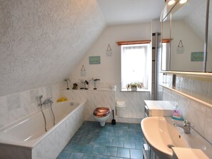 Apartment | Badezimmer | Badewanne