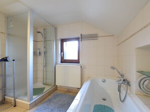 House | Bathroom - Lovely Spot With Plenty of Outdoor Space (Sainte-Ode)