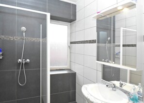 Apartment | Bathroom - Former Coach House in the Harz (Oberharz am Brocken)