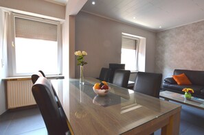 Apartment | Dining - Attractive Apartment in Zell near River (Zell (Mosel))