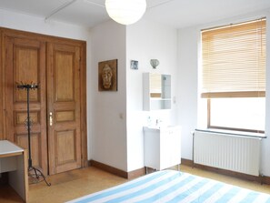 House | 5 bedrooms, individually furnished