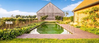 멋진 정원이 있는 시골에 위치한 집