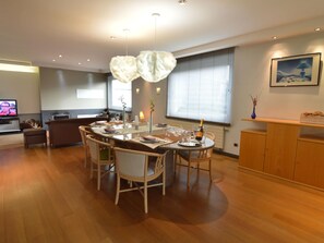 Villa | Dining - Beautiful Villa for Groups With Swimming Pool, Sauna and Wifi (Zottegem)