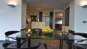 Villa | Dining