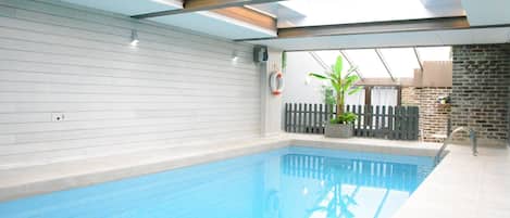 單棟房屋 | 泳池 | 室內泳池、室外泳池