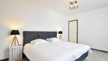 4 bedrooms, bed sheets