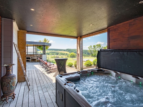 House | Terrace/patio