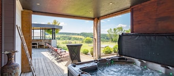 Beautiful, Luxury Home with Sauna, Hot Tub, Private Bathrooms