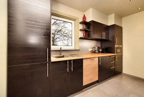 House | Private kitchen - Beautiful, Luxury Home with Sauna, Hot Tub, Private Bathrooms (Houffalize)