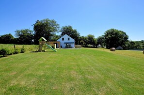 House | Garden - Beautiful, Luxury Home with Sauna, Hot Tub, Private Bathrooms (Houffalize)