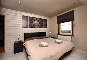 Hus | 3 soverom, individuelt innredet, strykejern/-brett og sengetøy