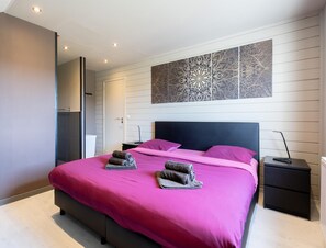 House | 3 bedrooms, individually furnished, iron/ironing board, bed sheets