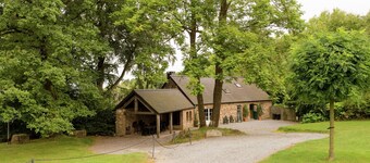 Glorious Holiday Home in Wéris with Hot Tub