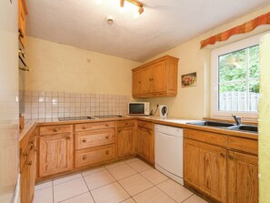 House | Private kitchen - Glorious Holiday Home in Wéris with Hot Tub (Durbuy)