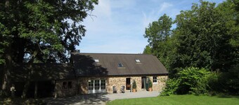 Glorious Holiday Home in Wéris with Hot Tub