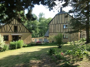 Apartment | Exterior - Holiday Home Kaifenheim Near Volcano Park (Kaifenheim)