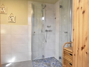 House | Bathroom - Sleep Under a Thatched Roof - Apartment in Ahlbeck near Haff (Ahlbeck)