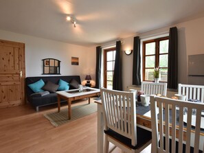 Villa | Dining - Ethereal Apartment in Stove With Garden (Boiensdorf)