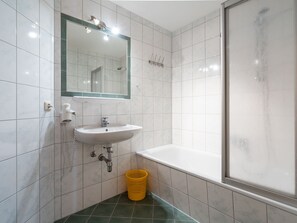 Bathroom - Cozy Apartment with Sauna near Ski Lift in Salzburg Region (Viehhofen)