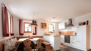 Dining - Splendid Apartment With Sauna, Barbecue, Terrace, Garden (Westendorf)