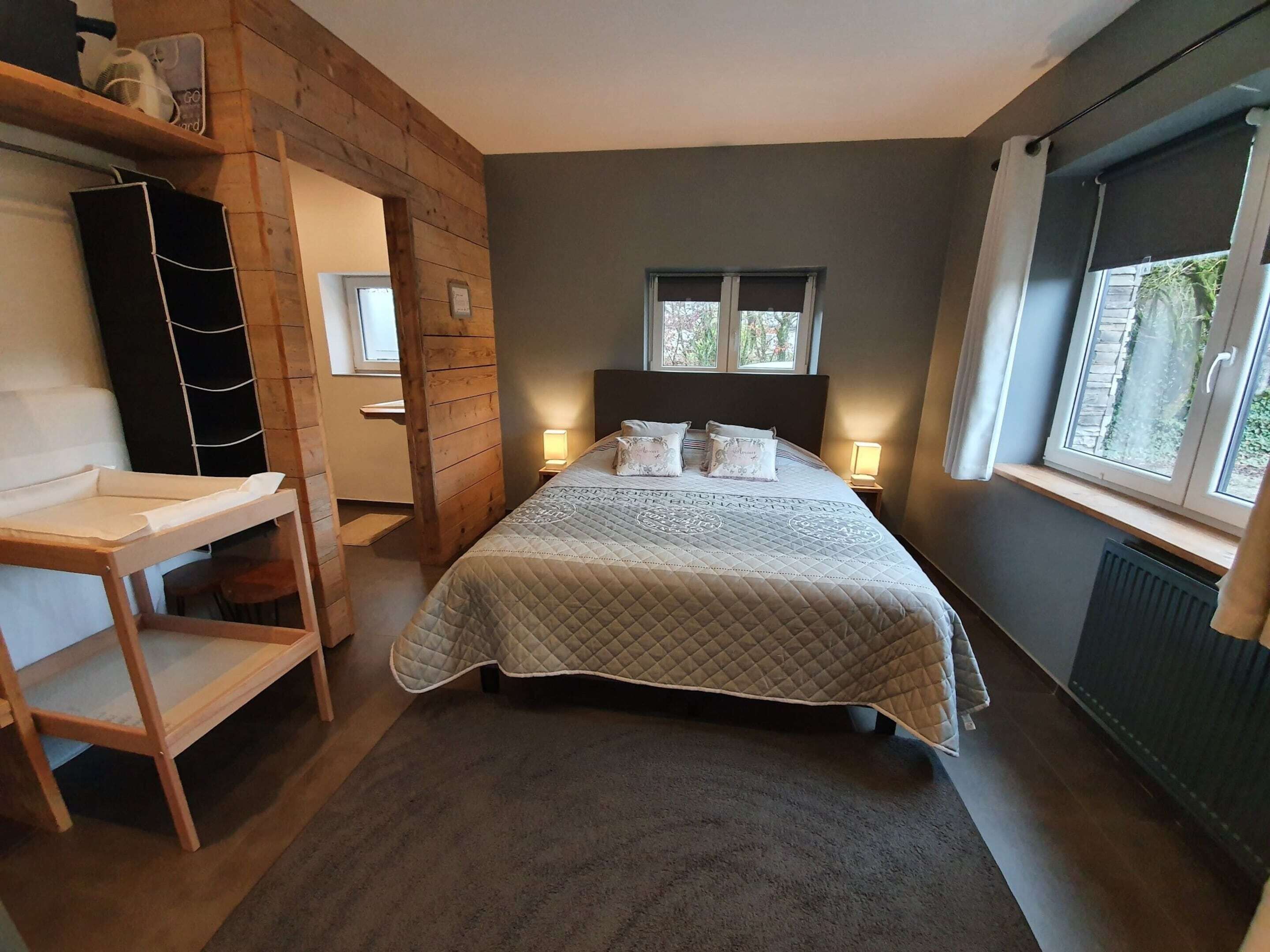House | 6 bedrooms, individually furnished, bed sheets