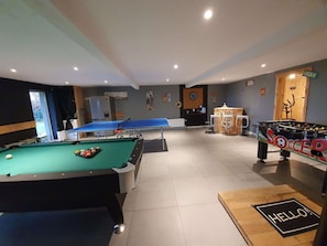 House | Game room