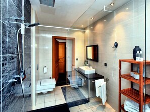 House | Bathroom - Countryside Escape for 9 (Beauraing)