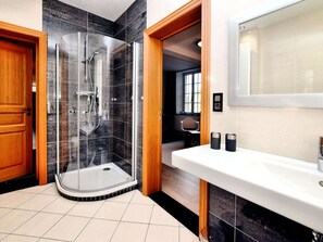 House | Bathroom - Countryside Escape for 9 (Beauraing)