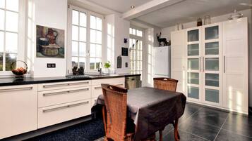 House | Private kitchen | Fridge, stovetop, coffee/tea maker, high chair