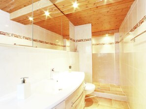 Chalet | Bathroom - Chalet With Terrace in Niederndorf/kufstein (Niederndorferberg)