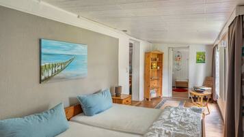House | 1 bedroom, individually furnished, bed sheets
