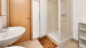 Een douche, handdoeken