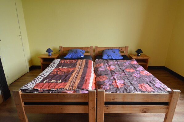 House | 8 bedrooms, individually furnished, bed sheets - Ardennes Stay for 21 Guests (Stavelot)