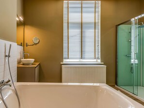 House | Bathroom - Villa in Former School (Heers)