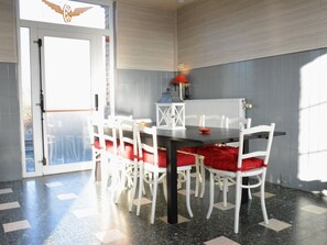 House | Dining - Railway Stay in Ardennes (Beauraing)