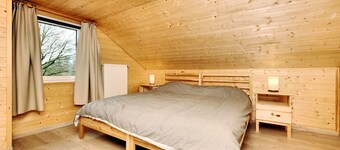 Cozy & Luxurious Chalet with Sauna, Hot Tub, Large Garden, Covered Terrace