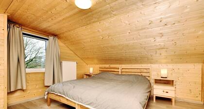 Cozy & Luxurious Chalet with Sauna, Hot Tub, Large Garden, Covered Terrace