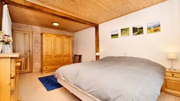 Chalet | 5 bedrooms, individually furnished, bed sheets