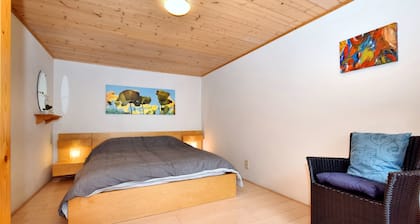 Cozy & Luxurious Chalet with Sauna, Hot Tub, Large Garden, Covered Terrace