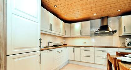 Cozy & Luxurious Chalet with Sauna, Hot Tub, Large Garden, Covered Terrace