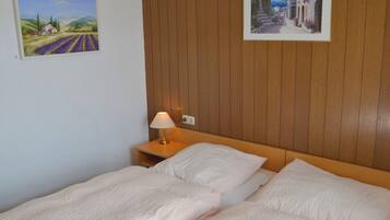 House | 9 bedrooms, bed sheets